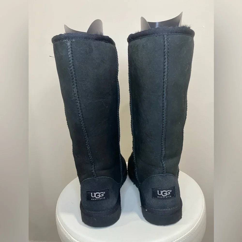 UGG Classic II Tall Boots Big Girl Size 4 Black Fits Women’s 6 Suede Sheepskin